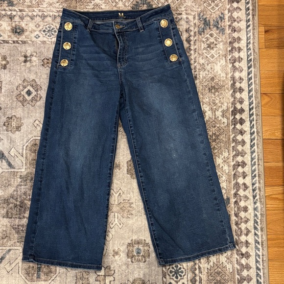 Elegant Wide-Leg Jeans with Gold Button Detail - Picture 1 of 7